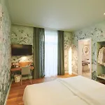 MOMA1890 Boutique Hotel